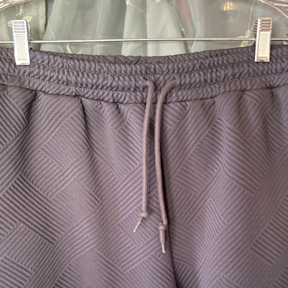 Boho Gray Quilted Textured Sweatshirt and Pants Set - Picture 6 of 6